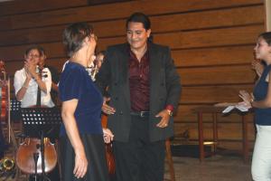 Irma Kolch, Directora de la Orquesta Juvenil y Kevin Gutiérrez, Director de la Escuela de  Música